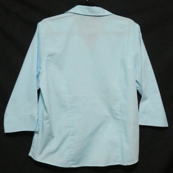 ISAAC'S DESIGNS CASUALS | large | Light Blue Button-Up Front Floral Blouse - Picture 2 of 14